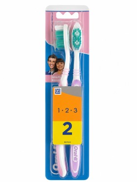 Oral B Οδοντόβουρτσα 123 Delicate White Medium 40 Ροζ-Μωβ
