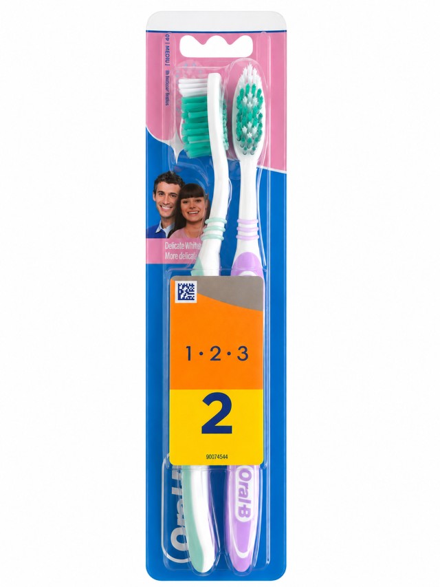 Oral B Οδοντόβουρτσα 123 Delicate White Medium 40 Ροζ-Γαλάζιο